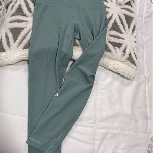 Lululemon real capri pants